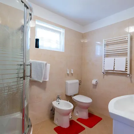 Livia Apartment *