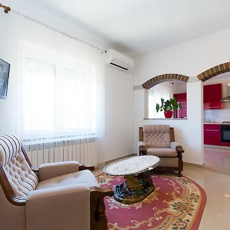 Livia Apartment Porec