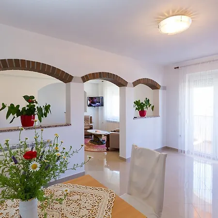 Apartment Livia *